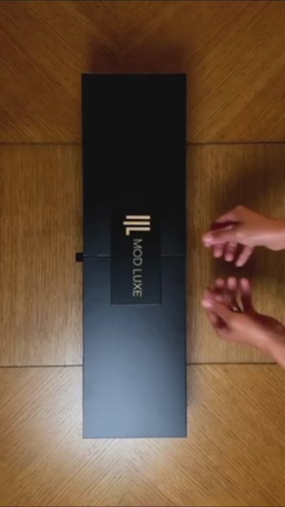 The SPLENDOUR Champagne Sabre by MOD LUXE – a personalised engraved stainless-steel champagne sabre presented in a luxurious gift box, designed as the ultimate gift for champagne lovers and connoisseurs.