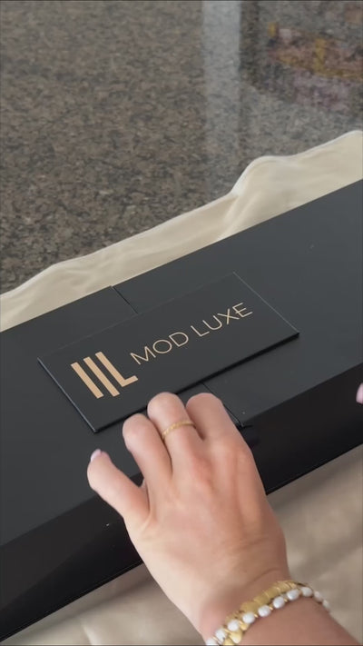 Unboxing the SPLENDOUR Champagne Saber by MOD LUXE – a personalized engraved champagne saber with a wooden display and luxurious gift box, crafted for unforgettable celebrations and elegant gifting. The perfect luxury gift for weddings, anniversaries, and special occasions.